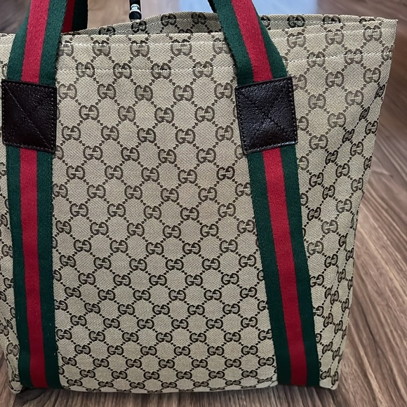 A307- ๐ฏ% authentic Gucci tote bag - Picture 8 of 16